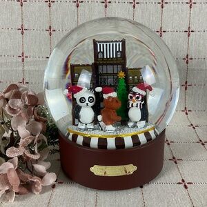 Henri Bendel “Bendel Guests” Final Edition Musical Snow Globe HTF Rare Snowglobe